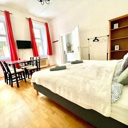 Very Warm Home With Big Bed Near New York Cafe Budapest Eksteriør bilde