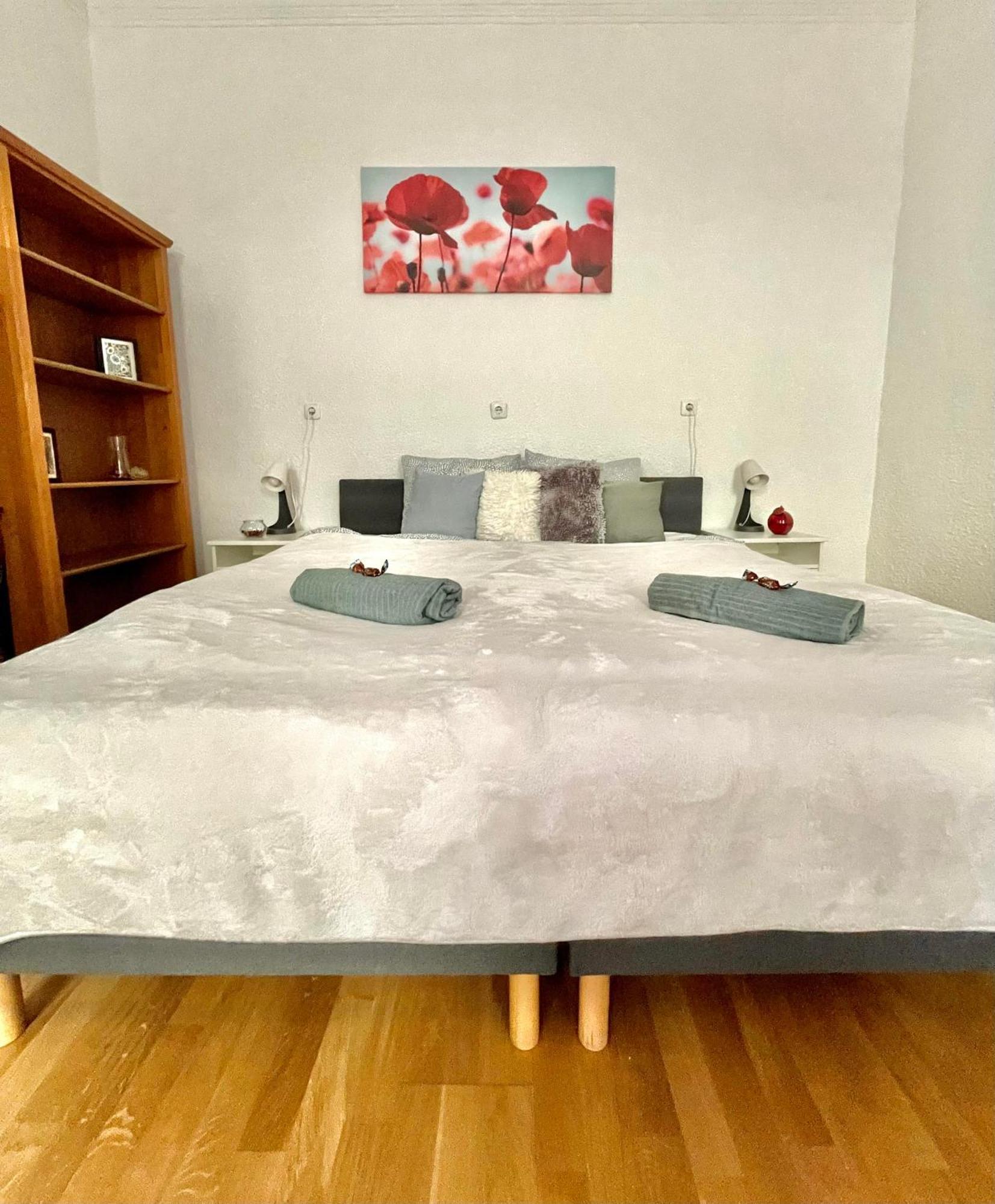Very Warm Home With Big Bed Near New York Cafe Budapest Eksteriør bilde